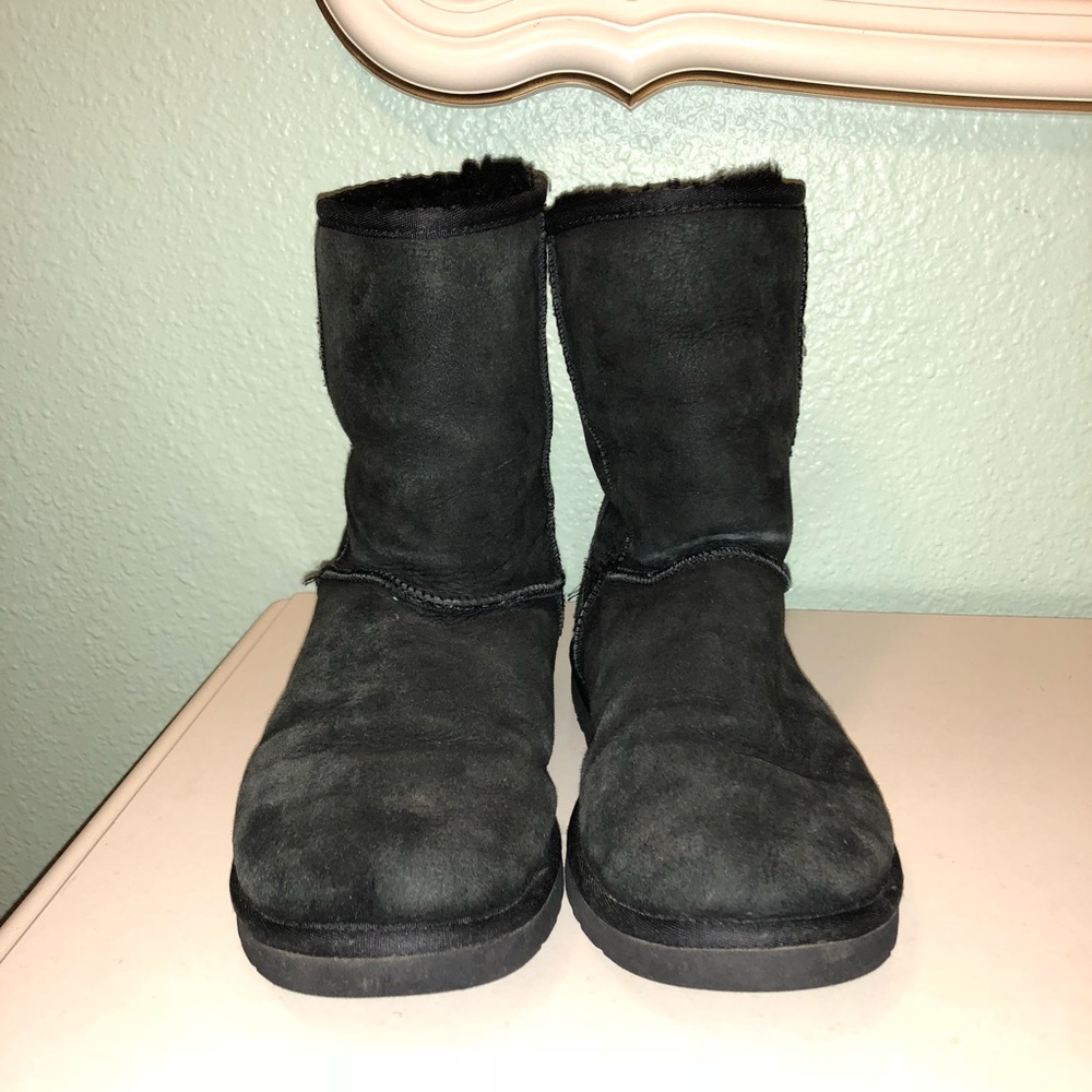 Authentic Ugg Australia Short Boot in Black - Picture 3 of 4